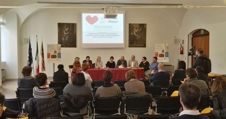 conferenza sul tema della violenza sui minori